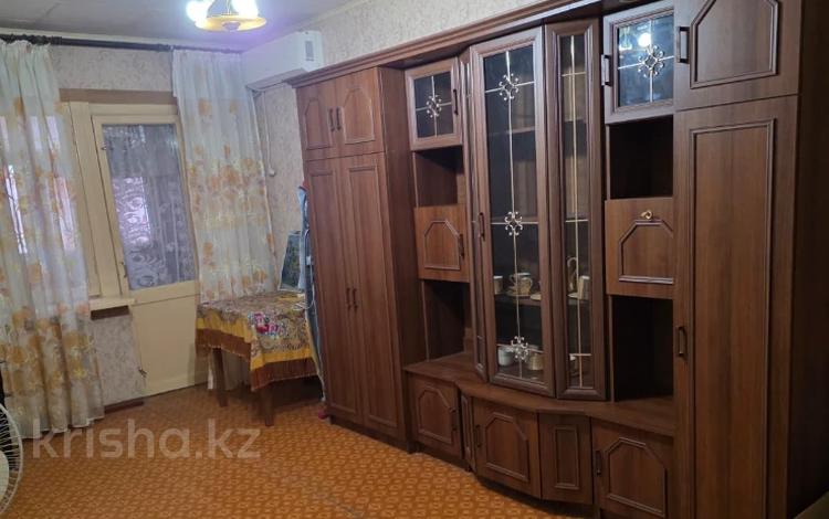 2-бөлмелі пәтер · 45 м² · 4/5 қабат, Толе би — район ост. "Чайка", бағасы: 10.5 млн ₸ в Таразе — фото 2