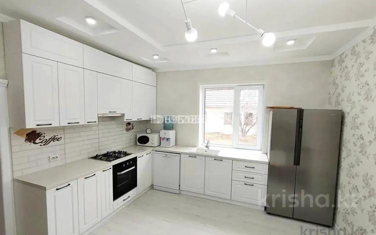 Отдельный дом · 6 комнат · 205 м² · 8.4 сот., мкр Кунаева, Мкрн. Бәйтерек, Өркен — Мкрн. Бәйтерек, Өркен за 90 млн 〒 в Уральске — фото 2