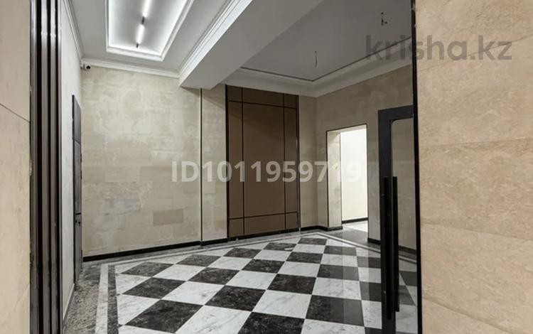 1-комнатная квартира · 52 м² · 1/10 этаж, 7А мкр 27/1 за 18.5 млн ₸ в Актау — фото 2