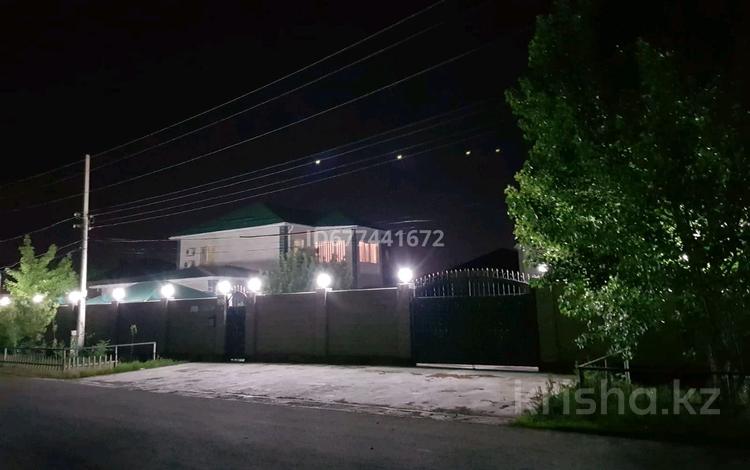Отдельный дом · 6 комнат · 300 м² · 15 сот., мкр Жеруйык — Карабалина за 100 млн ₸ в Атырау — фото 2