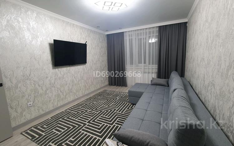 1-комнатная квартира, 45 м², 3 этаж помесячно, Наурызбай батыра 130 за 170 000 〒 в Кокшетау — фото 2