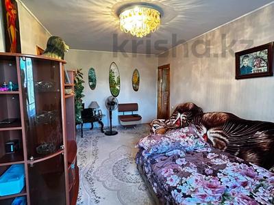 3-комнатная квартира · 49 м² · 5/5 этаж, мкр Юго-Восток, Республики за 16 млн ₸ в Караганде, Казыбек би р-н