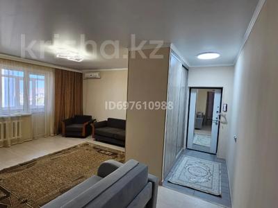 2-бөлмелі пәтер, 67 м², 9/9 қабат ай сайын, мкр Самал-2 26, бағасы: 450 000 〒 в Алматы, Медеуский р-н