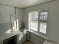2-бөлмелі пәтер · 50 м² · 2/5 қабат, Сарайшык 23, бағасы: 135 000 ₸ в Уральске, мкр Школьник — фото 7