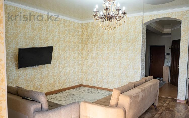 5-комнатная квартира · 206.7 м² · 9/10 этаж, мкр 12 за 45 млн ₸ в Актобе — фото 2