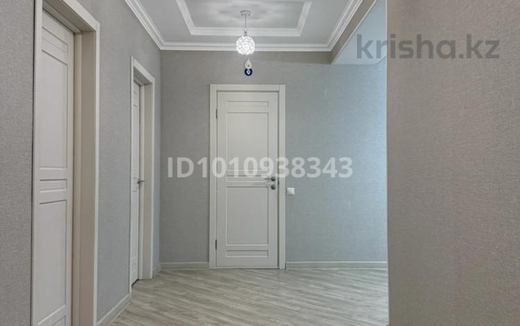 3-комнатная квартира · 103.3 м² · 3/9 этаж, Кердери 120 за 48.5 млн ₸ в Уральске, мкр Школьник — фото 2