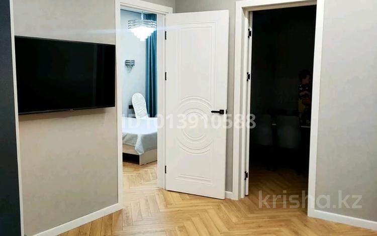 2-комнатная квартира · 60 м² · 8/10 этаж, Луначарск 49 — Недалеко от остановки Светотехника за 400 000 ₸ в Павлодаре — фото 2