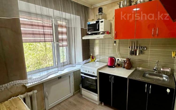 2-комнатная квартира, 43.7 м², 3/5 этаж, Пришахтинск, 23й микрорайон 13 за 13 млн 〒 в Караганде, Алихана Бокейханова р-н — фото 11