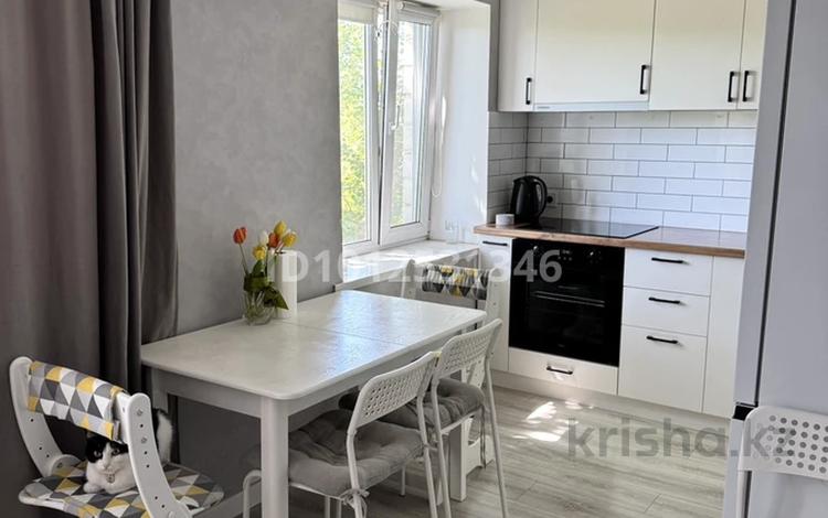 2-комнатная квартира · 44 м² · 4/5 этаж, Пришахтинск, Зелинского 24/1 — 21 микрорайон за 18 млн ₸ в Караганде, Алихана Бокейханова р-н — фото 2