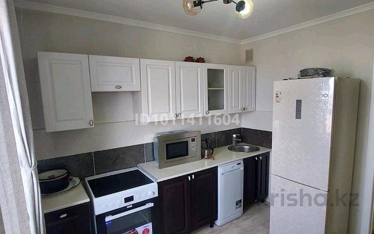 4-комнатная квартира · 85 м² · 8/10 этаж, Майкудук, Майкудук, мкр Голубые пруды 4 за 230 000 〒 в Караганде, Алихана Бокейханова р-н — фото 2