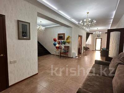 Отдельный дом · 7 комнат · 350 м², мкр Нурсая за 1.4 млн 〒 в Атырау