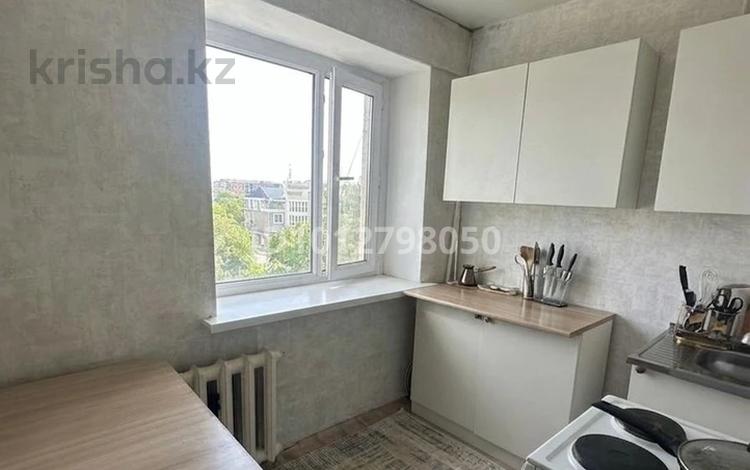 1-комнатная квартира · 34 м² · 5/5 этаж, Майкудук, 15й микрорайон 27 — Магазин «Сатурн» за 7 млн ₸ в Караганде, Алихана Бокейханова р-н — фото 2