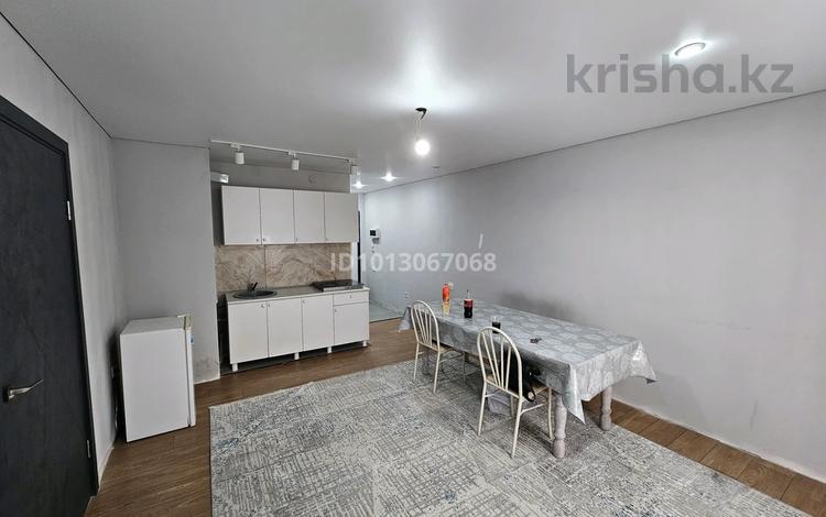 2-комнатная квартира · 42 м² · 9/10 этаж, мкр Аккент 99 за 200 000 ₸ в Алматы, Алатауский р-н — фото 2