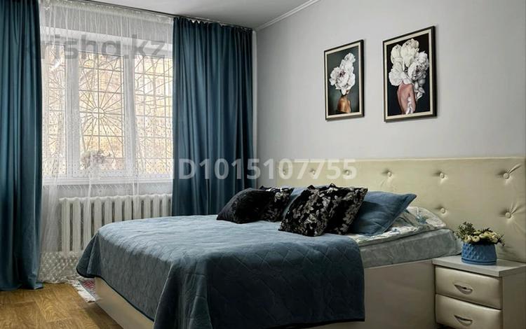 3-комнатная квартира · 76 м² · 1/5 этаж, мкр Самал-1 13 за 27 000 ₸ в Алматы, Медеуский р-н — фото 2