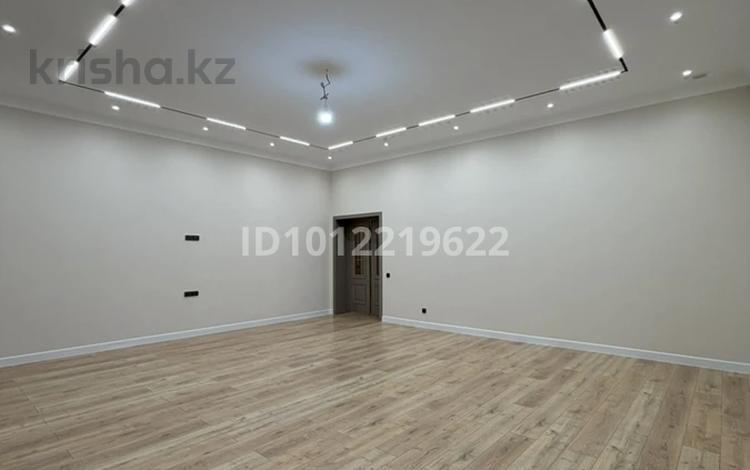 4-бөлмелі пәтер · 160 м² · 5/5 қабат, Мкр. Коктем 55А, бағасы: 55 млн ₸ в Жанаозен — фото 19
