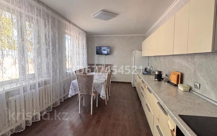 Отдельный дом · 10 комнат · 370 м² · 7 сот., Школьная 55 за 90 млн ₸ в Абай — фото 52