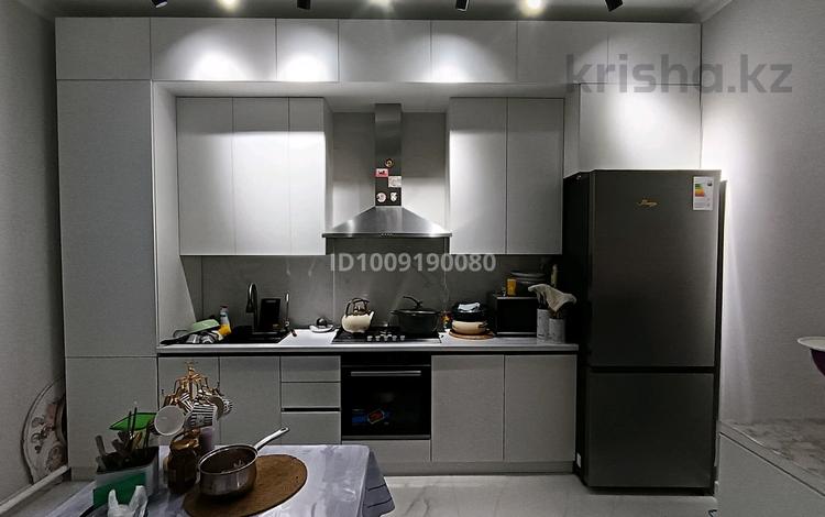 Отдельный дом · 4 комнаты · 200 м² · 9 сот., Еркинкала 2 за 42 млн ₸ в Атырау — фото 2