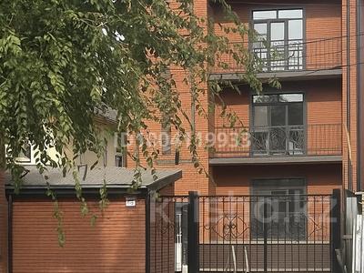 4-комнатная квартира · 170 м², Сейфуллина 33 за 77 млн 〒 в Уральске