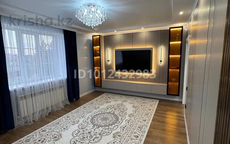 3-бөлмелі пәтер · 90 м² · 3/3 қабат, мкр Жана Орда — По улице Абдолова, бағасы: 50 млн ₸ в Уральске — фото 2