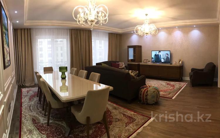 3-комнатная квартира, 130 м² помесячно, Кабанбай батыра 51 за 950 000 〒 в Алматы, Медеуский р-н — фото 2