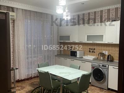 3-комнатная квартира, 100 м², 7/11 этаж помесячно, 15-й мкр 62 за 250 000 〒 в Актау, 15-й мкр