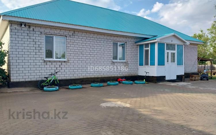 Отдельный дом · 7 комнат · 200 м² · 30 сот., Абай 65 — По Оренбургской трассе за 25 млн 〒 в Нижний Курайлы — фото 3