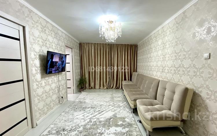 4-комнатная квартира, 70 м², 1/5 этаж, Победа 7 за 19 млн 〒 в Жезказгане — фото 2