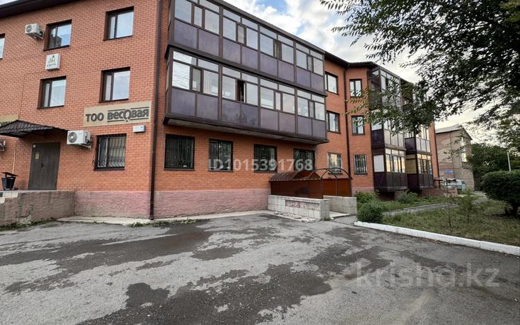 Свободное назначение, офисы, магазины и бутики, склады, образование · 160.8 м² за 35 млн ₸ в Караганде, Казыбек би р-н — фото 2