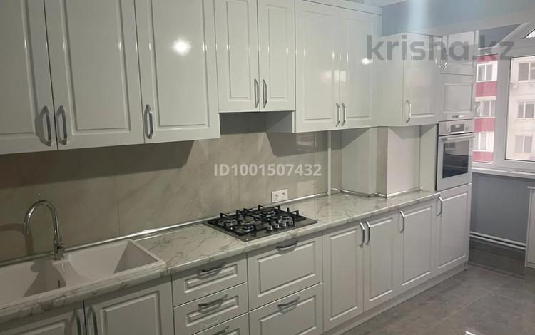 4-бөлмелі пәтер · 85 м² · 3/5 қабат, Мухит калимов 44, бағасы: 300 000 ₸ в Атырау, мкр Авангард-3 — фото 2