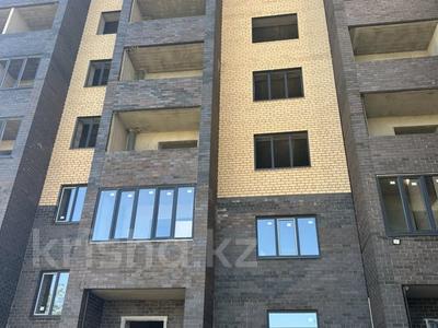 2-бөлмелі пәтер · 70 м² · 3/7 қабат, Аманжолова 16, бағасы: 28 млн ₸ в Уральске