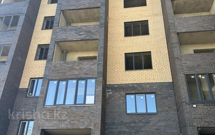 2-бөлмелі пәтер · 70 м² · 3/7 қабат, Аманжолова 16, бағасы: 28 млн ₸ в Уральске — фото 10