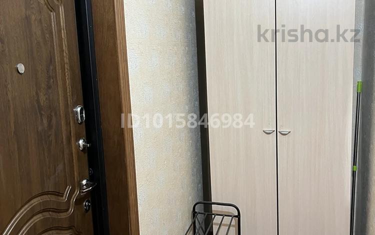 1-комнатная квартира · 32 м² · 4/5 этаж, мкр Юго-Восток, 28й микрорайон 1 за 14 млн ₸ в Караганде, Казыбек би р-н — фото 2