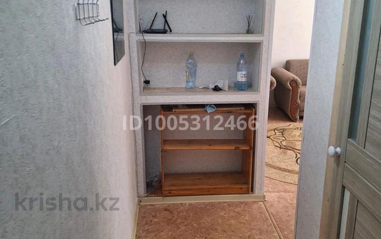 2-комнатная квартира · 42 м² · 1/4 этаж, Абая 28 — Угол ул.Абая-Байсеитова. Около ДК Металлургов. за 15 000 ₸ в Балхаше — фото 2
