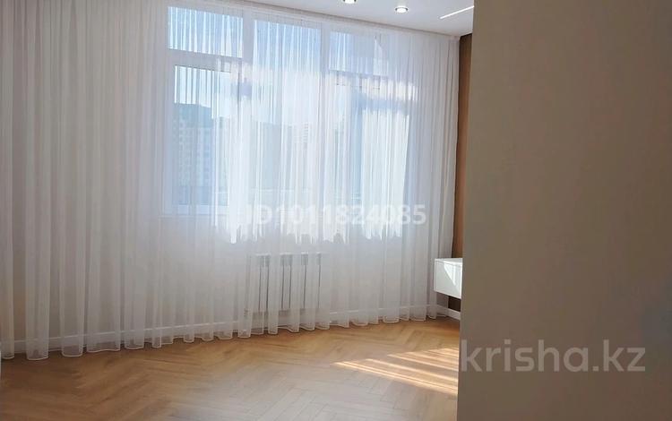 3-комнатная квартира · 64.8 м² · 5/12 этаж, Просп. Тауелсиздик 58 за 46 млн ₸ в Астане, Сарайшык р-н — фото 11
