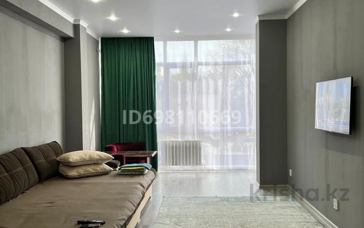 1-комнатная квартира · 60 м² · 1/10 этаж, Вокзальная 4/1 за 2 000 ₸ в Уральске — фото 2