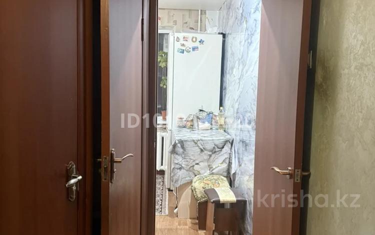 3-комнатная квартира · 60 м² · 4/5 этаж, мкр Аксай-3 12 за 45 млн 〒 в Алматы, Ауэзовский р-н — фото 2