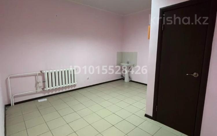 Офисы, образование, кабинеты и рабочие места · 16 м² за 88 000 ₸ в Костанае — фото 2