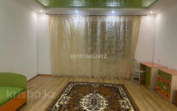 2-бөлмелі пәтер · 76.2 м² · 6/9 қабат, мкр Кадыра Мырза-Али 20, бағасы: 28.5 млн ₸ в Уральске — фото 9