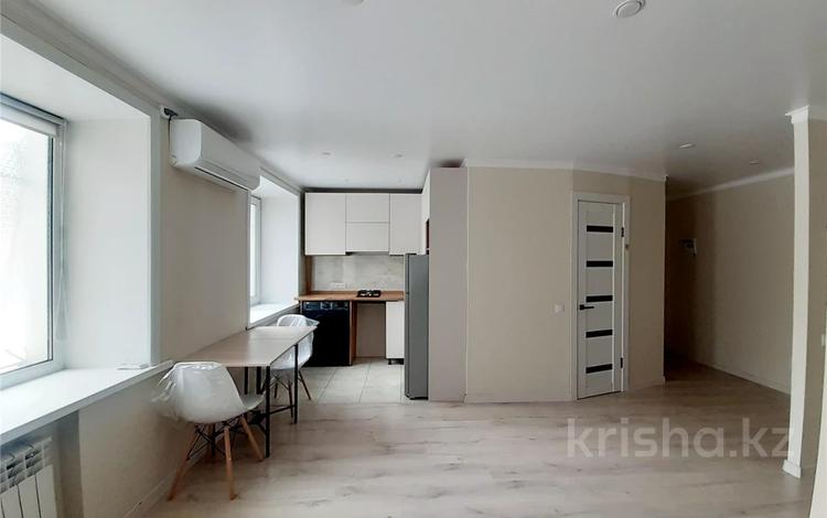 1-комнатная квартира, 30 м², 1/5 этаж, мкр Михайловка , Касыма Аманжолова 8 за 15.3 млн 〒 в Караганде, Казыбек би р-н — фото 2