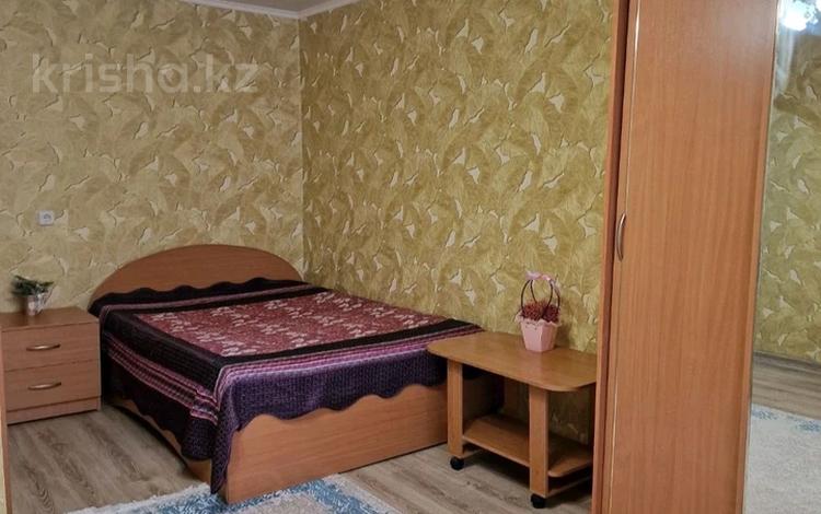 1-комнатная квартира, 33 м², 2/5 этаж помесячно, Назарбаева — 8 школа за 130 000 〒 в Петропавловске — фото 2