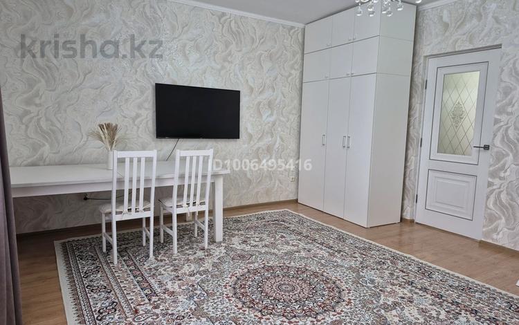 2-бөлмелі пәтер · 61.7 м² · 4/5 қабат, мкр Кадыра Мырза-Али 9, бағасы: 27.5 млн ₸ в Уральске — фото 2