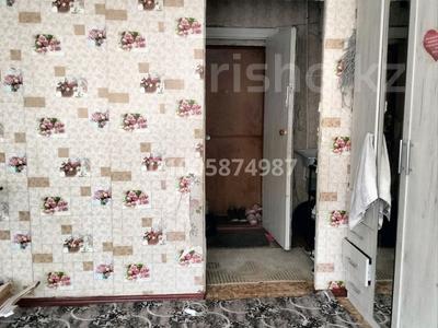 1 комната · 21 м² · 4 этаж, Алмазова 58а — Алтындар супермаркеті за 50 000 〒 в Уральске, мкр Школьник
