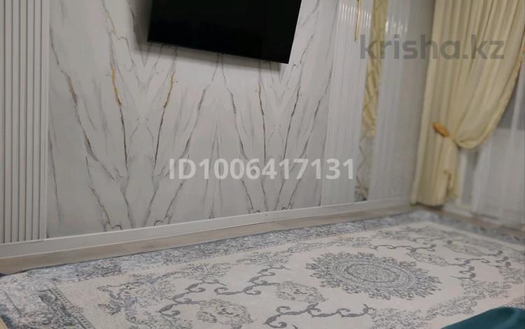 3-бөлмелі пәтер · 61 м² · 3/5 қабат, Есенберлина 49 — Дом одежды, бағасы: 19 млн ₸ в Жезказгане — фото 2