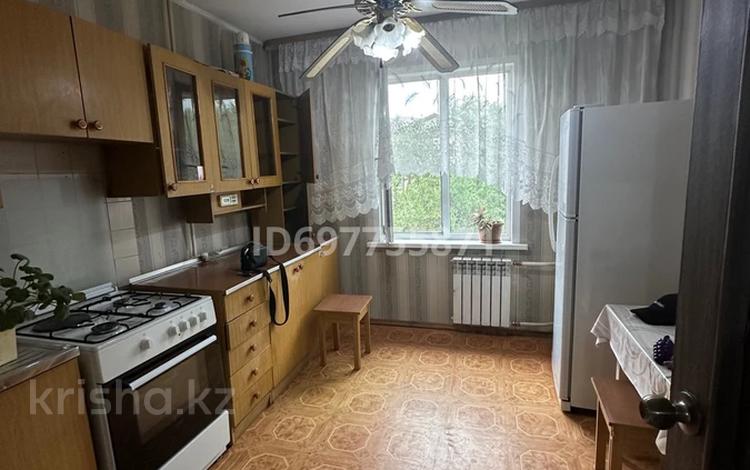 4-комнатная квартира · 83 м² · 4/5 этаж, мкр Аксай-3 33 за 300 000 〒 в Алматы, Ауэзовский р-н — фото 9