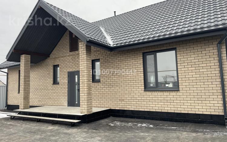 Отдельный дом · 4 комнаты · 110 м² · 6 сот., Микрорайон Береке, Микрорайон Береке за 79 млн 〒 в Костанае — фото 2