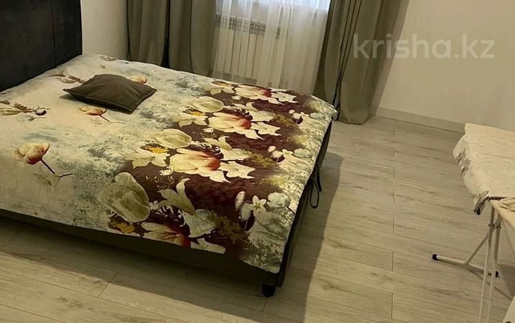 3-комнатная квартира · 90 м² · 2/10 этаж, Тауелсиздик 33/1 за 280 000 ₸ в Астане, Алматы р-н — фото 2