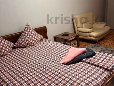 1-комнатная квартира · 56 м² · 4/5 этаж, Курмангазы 3 блок 5 — Курмангазы 3-5 блок за 10 000 ₸ в Атырау, мкр Авангард-3