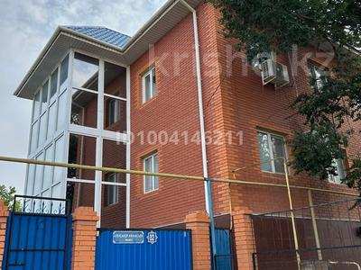 Отдельный дом · 6 комнат · 360 м² · 7 сот., Афанасьева 82 за 65 млн 〒 в Атырау