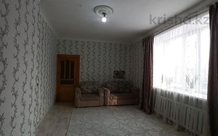 2-бөлмелі пәтер, 59 м², 1/3 қабат, Шакарима 172 — жд, бағасы: 12.5 млн 〒 в Семее — фото 2