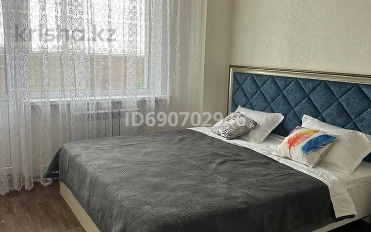1-комнатная квартира · 57 м² · 12/16 этаж, мкр Юго-Восток, Шахтёров 60 за 12 000 ₸ в Караганде, Казыбек би р-н — фото 5